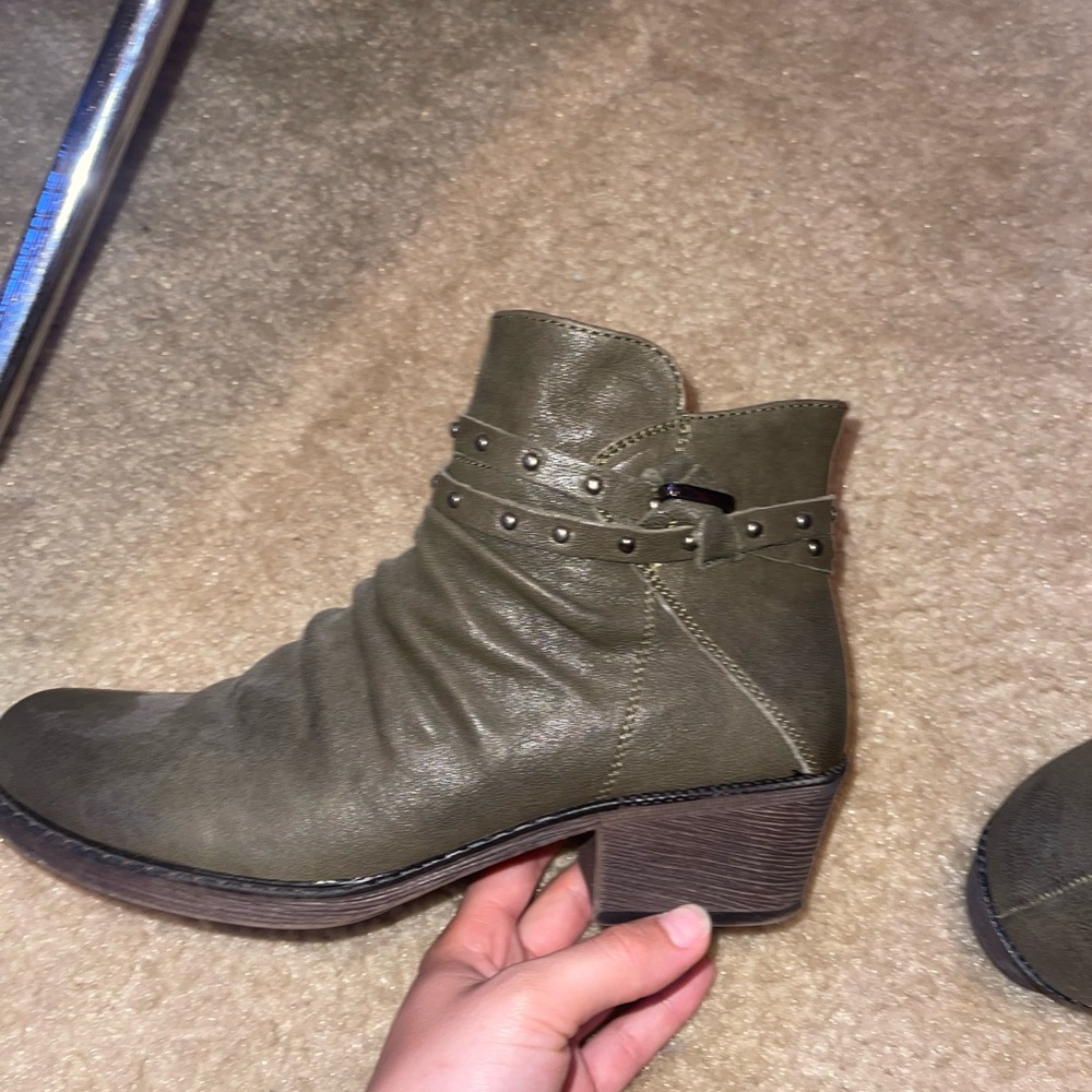 DSW dark green, size 9 ankle boots.